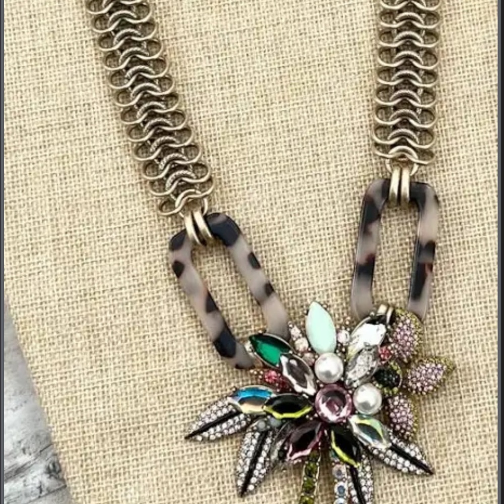New in Box Stella and Dot floral Belle statement necklace - Picture 4 of 4